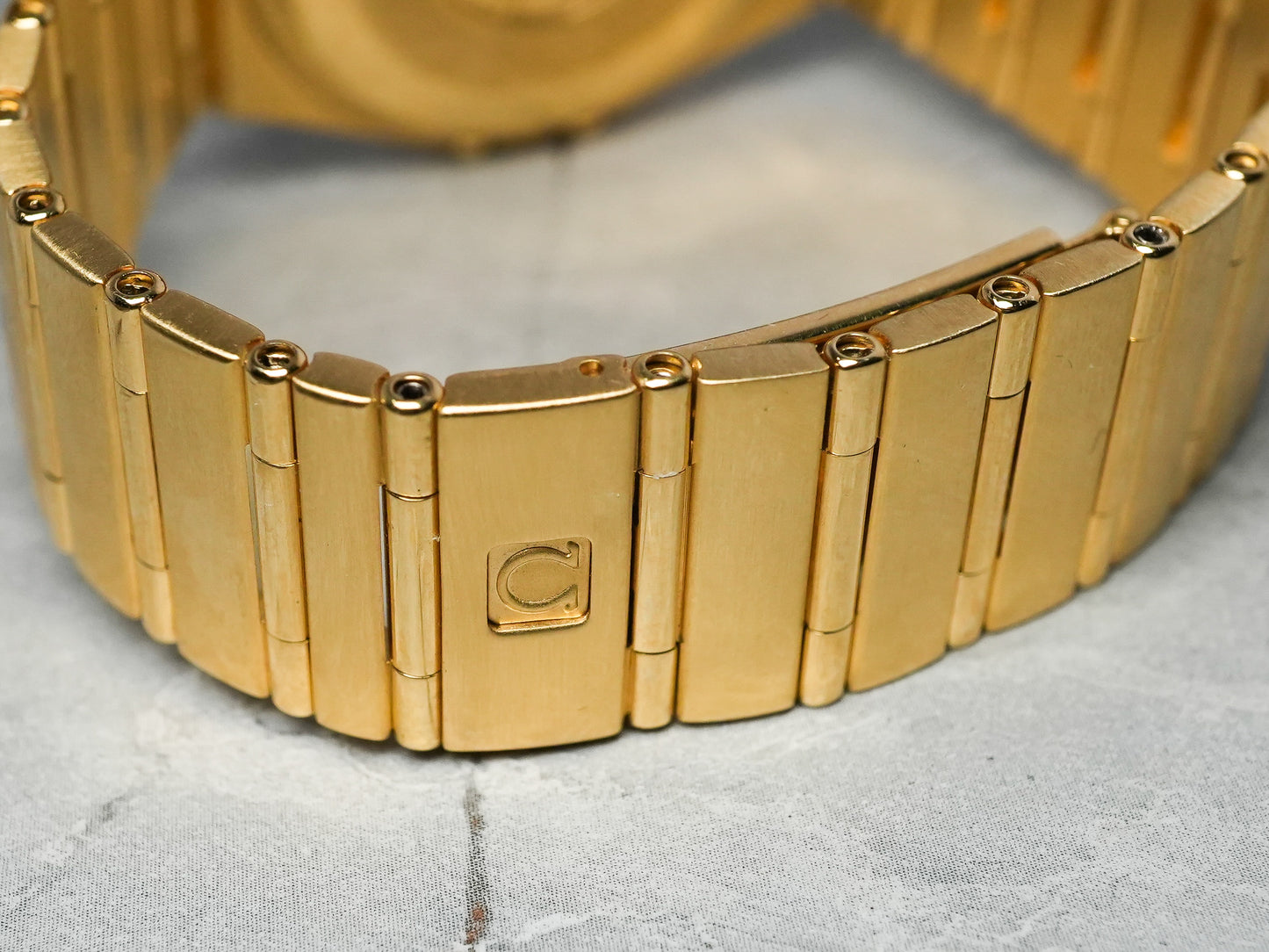 Omega Constellation Manhattan Dial with 11 Point Diamond in 18k Yellow Gold 1102.15.00