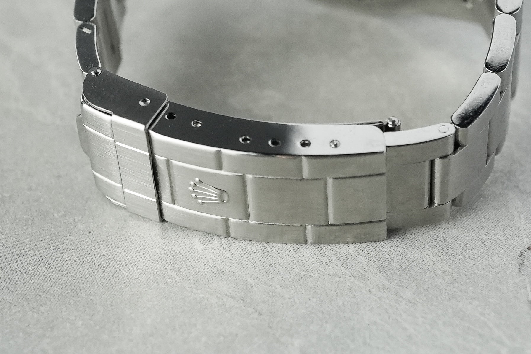 Rolex Sea-Dweller 4000 16600 - Buckle Detail