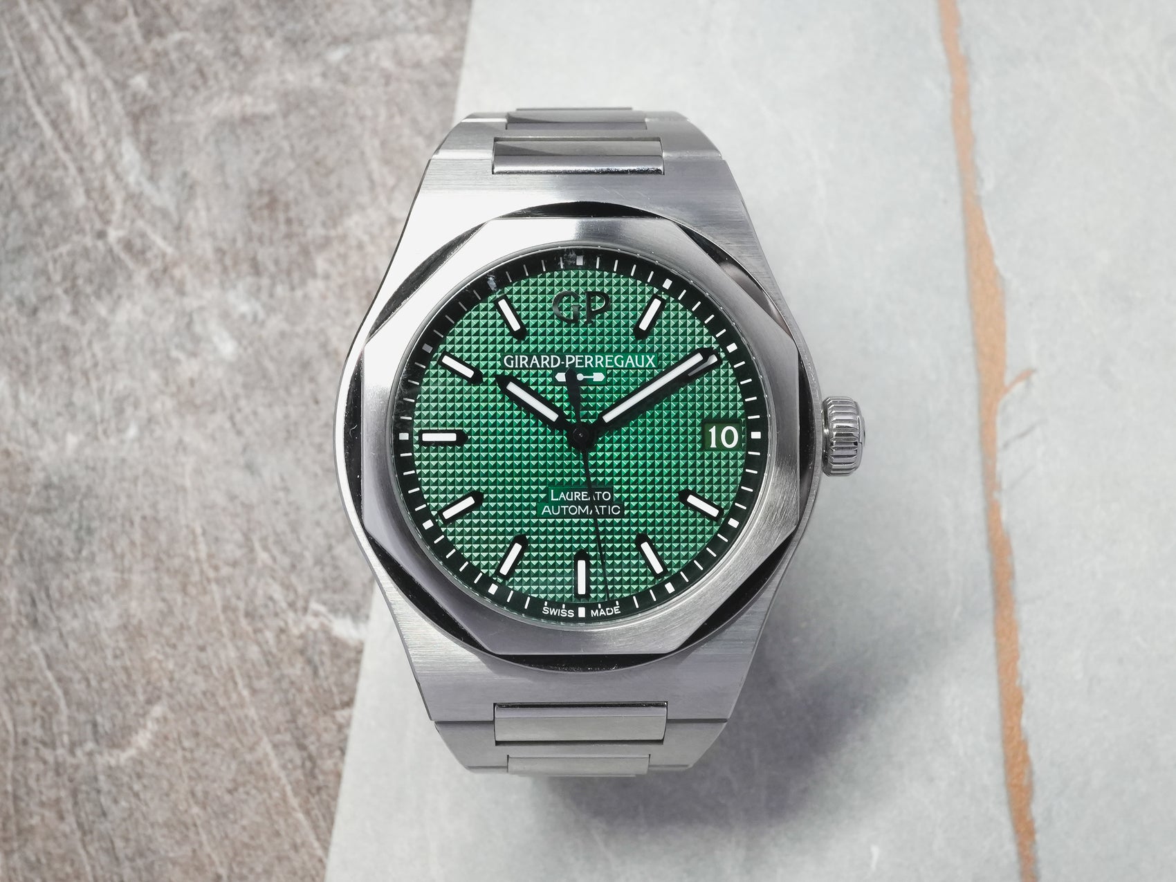 Girard Perregaux Laureato Green 42mm 81010 81010-11-3153-1CM