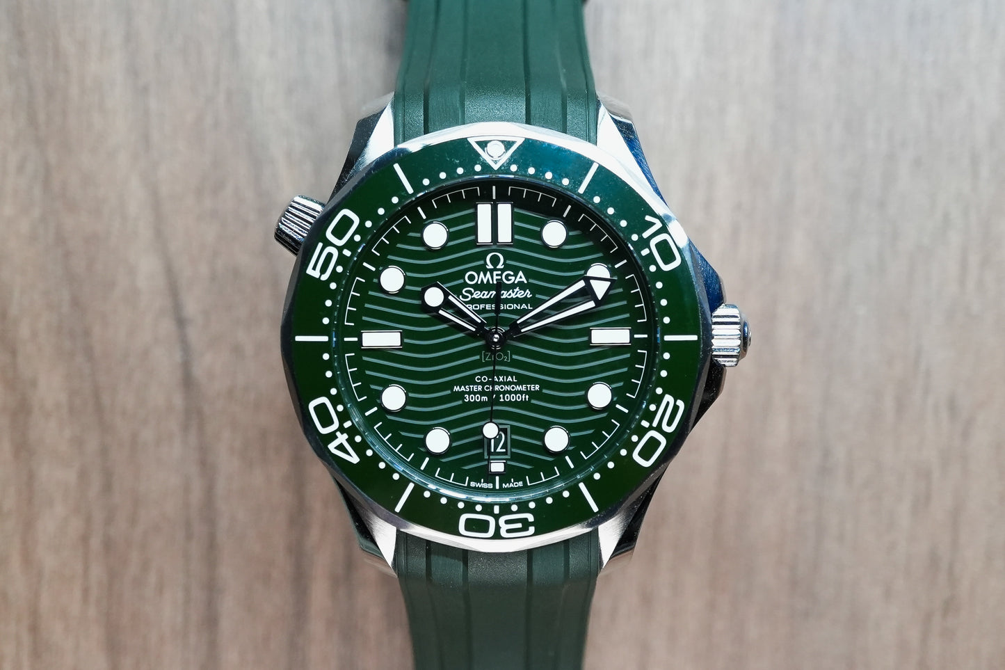 Omega Seamaster Diver 300M Co Axial Master Chronometer Green 210.32.42.20.10.001