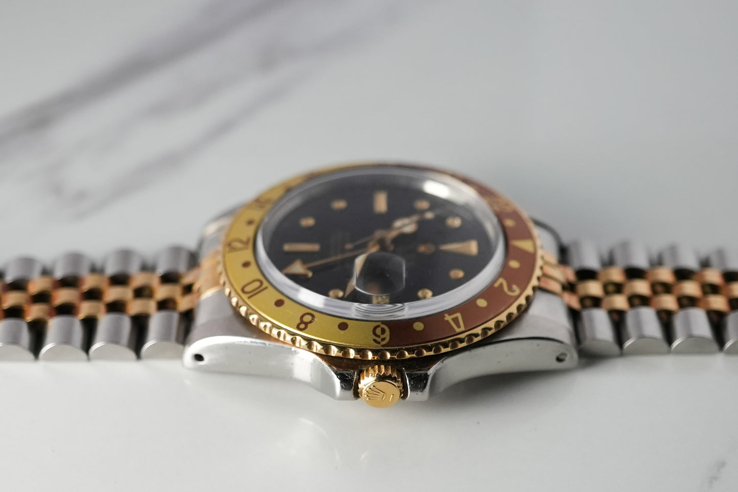 Rolex GMT-Master Rootbeer Bezel Nipple Dial 1675 - Side View